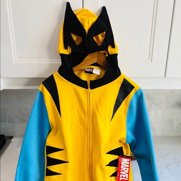 Marvel Other - Marvel Wolverine zipper sweater mens Sm (34/36)